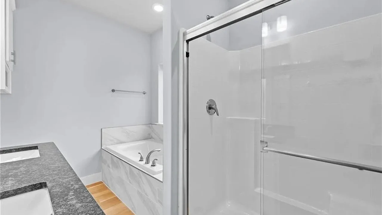 2220_Million_Ln_Townhome_for_Sale_Fayetteville_AR_72704_Walk-in_Shower 2220 Million Ln Townhome for Sale - Fayetteville, AR 72704 - Walk-in Shower