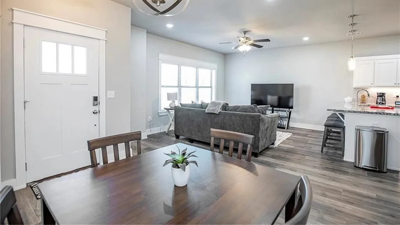 2578 N Ward Dr, Fayetteville, AR Townhome for Sale - Dining Room