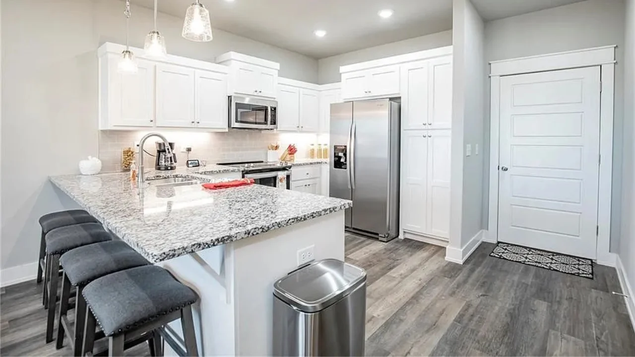 2578 N Ward Dr, Fayetteville, AR Townhome for Sale - Kitchen
