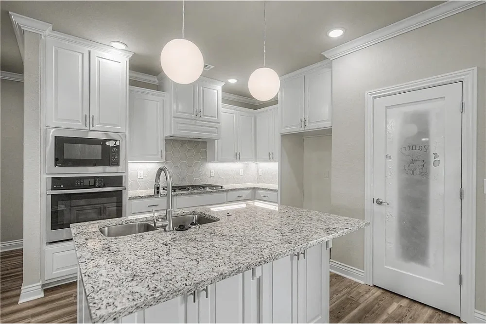 802_W_Kelleyann_St_Siloam_Springs_AR_72761_Kitchen_Island 802 W. Kelleyann St., Siloam Springs, AR 72761 - Kitchen Island