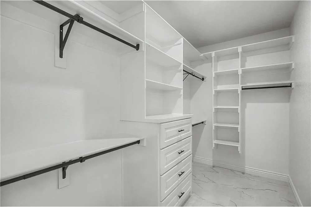 802_W_Kelleyann_St_Siloam_Springs_AR_72761_Walk-in_Closet 802 W. Kelleyann St., Siloam Springs, AR 72761 - Walk-in Closet