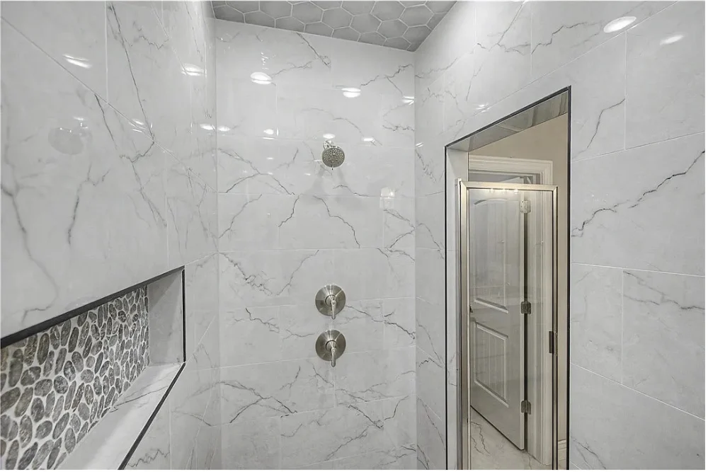 802_W_Kelleyann_St_Siloam_Springs_AR_72761_Walk-in_Shower 802 W. Kelleyann St., Siloam Springs, AR 72761 - Walk-in Shower