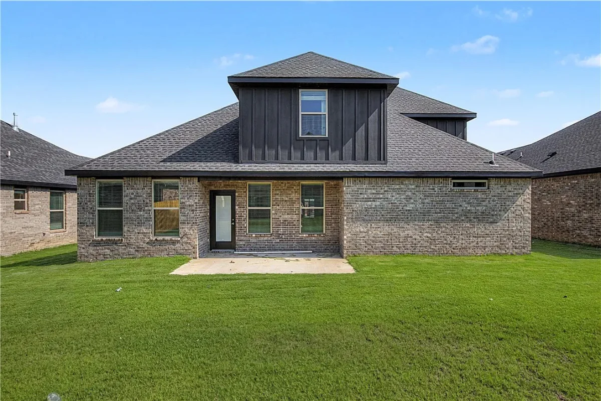 New Homes in Bentonville, AR - 6801 SW Orange Ave 72712 - Back Yard
