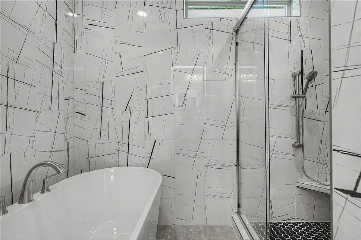 New Homes in Bentonville, AR - 6801 SW Orange Ave 72712 - Master Shower